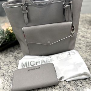 Michael Kors Jet Set Leather Large Pocket Tote Bag & Matching Wallet